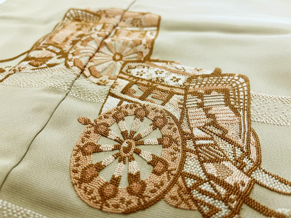 2022年 秋 新作情報】繊細で細かい相良刺繍 芸術的な美しさがある刺繍